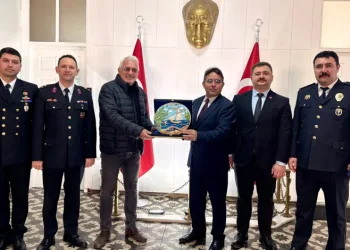 Marmaris’te 44 yıldır doğa için emek veren çevreciye, Kaymakam Kaya’dan teşekkür