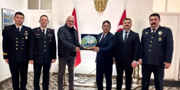 Marmaris’te 44 yıldır doğa için emek veren çevreciye, Kaymakam Kaya’dan teşekkür