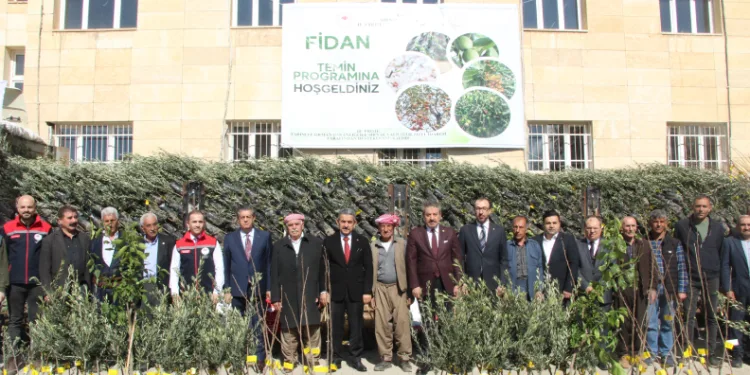 Şırnak’ta 25 bin 200 fidan toprakla buluştu: 810 dekar meyve bahçesi oluyor