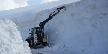 Muş’ta kar kalınlığı 6 metreyi aştı