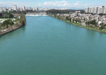 İki ayda gelen yağış barajı doldurdu: Seyhan Nehri coştu