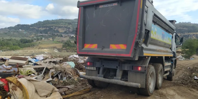 Ormanlık alana atık döken Mersin Yenişehir Belediyesine 4,6 milyon liralık ceza