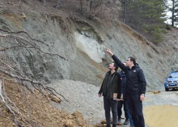 Baraj gölünde artan su seviyesi orman ve arazi yollarında heyelana neden oldu