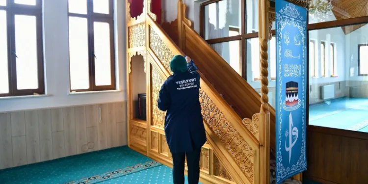 Yeşilyurt Belediyesi’nden Ramazan’da dört koldan temizlik seferberliği