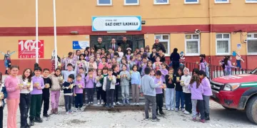 Emet’te öğrenciler karaçam tohumlarını saksılara ekti