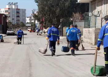Akdeniz Belediyesinden 65 mahallede aralıksız temizlik