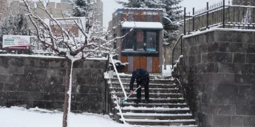 Erzurum’da kar yağışı etkili oluyor
