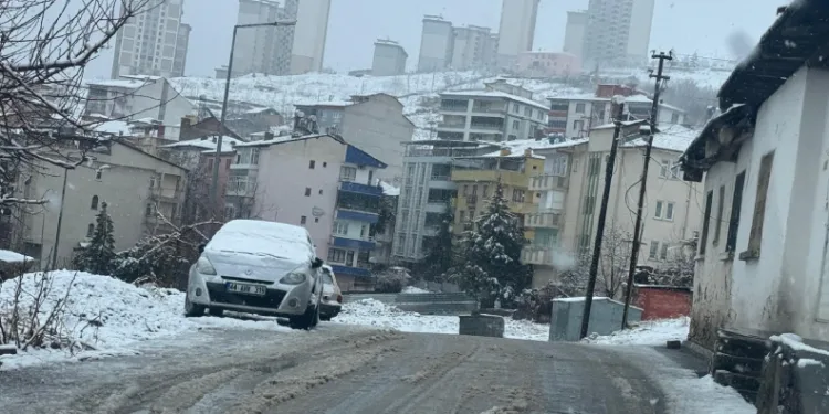Battalgazi’de kar yağışı sonrası ekipler sahada