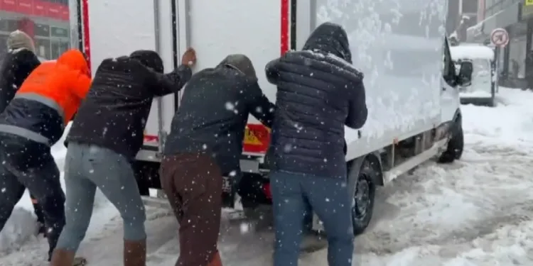 Erzincan’da kardan 516 köy yolu ulaşıma kapandı