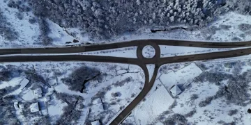 Güneşin açmasıyla oluşan eşsiz kar manzaraları dronla görüntülendi