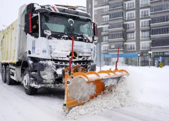 Büyükşehir’in kar timleri 7/24 sahada