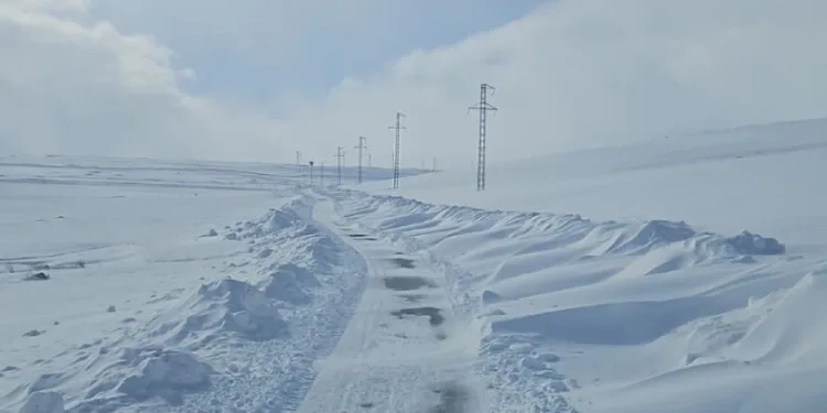 Ardahan’da kar nedeniyle 19 köy yolu ulaşıma kapandı