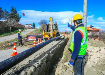 Çal’da ekonomik ömrünü tamamlayan hatlar bir bir yenileniyor