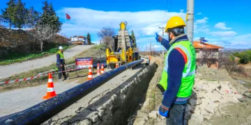 Çal’da ekonomik ömrünü tamamlayan hatlar bir bir yenileniyor