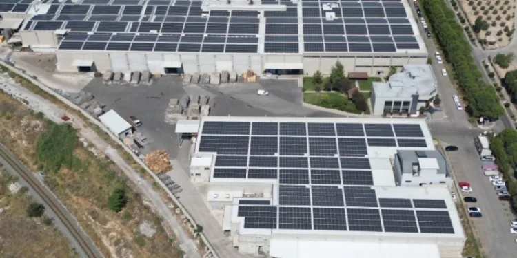 Denizli’deki bir firmaya kurulan GES ile 2 milyon 546 bin 877 kg karbondioksit salınımını önlenecek