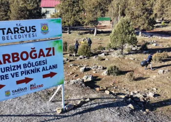 Tarsus’ta piknik sonrası doğa temizliği
