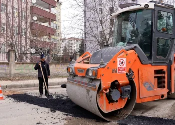 Elazığ’da asfalt yama uygulaması sürüyor