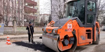 Elazığ’da asfalt yama uygulaması sürüyor