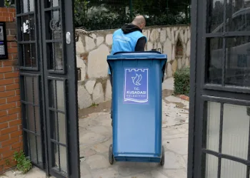 Kuşadası’nda evde dönüşüm Ege Mahallesi’nde başladı