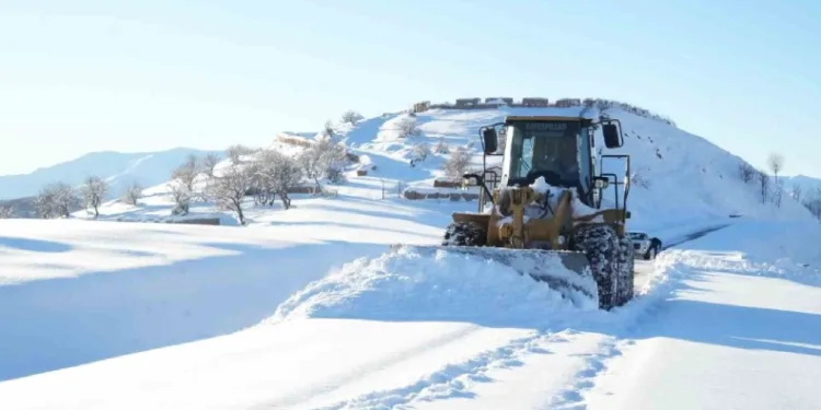 Muş’ta 238 köy yolu ulaşıma kapandı