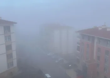 Elazığ’ın yüksek kesimlerinde sis etkili oldu