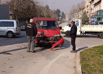Bursa’da trafik kazası: 3 yaralı