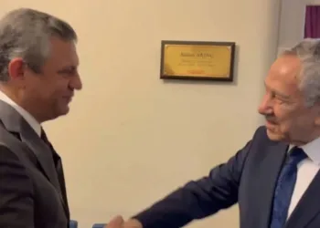 Özgür Özel, Bülent Arınç’la bir araya geldi