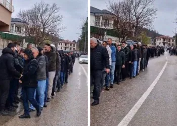 60 Yıllık Bayram geleneği: 1 kilometrelik bayramlaşma kuyruğu