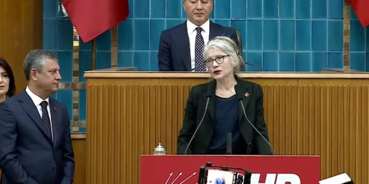 Emine Ülker Tarhan 12 Yıl Sonra CHP’ye Döndü!
