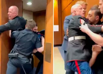 ‘Kimse İsrail için ölmek istemez’ diyen eski askerin kolunu kırdılar!