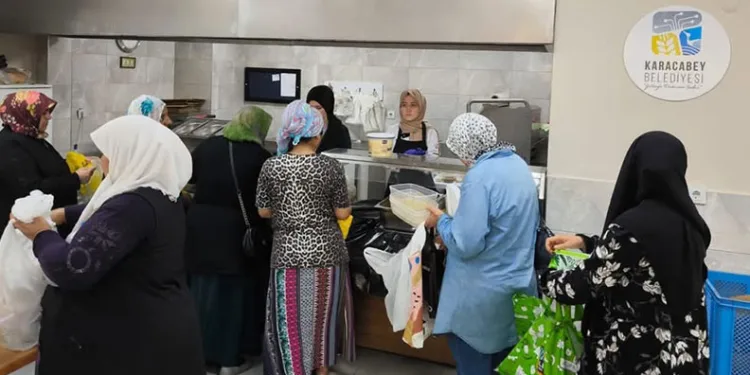 Bursa’da APP plaka izdihamı…Kuyruk sokaklara taştı