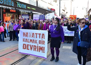 Ödüllü ‘Yan Rol’ Bursa’da ayakta alkışlandı