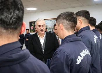 Vali Ayyıldız, İl Jandarma Komutanlığı’nda Mehmetçik’le buluştu