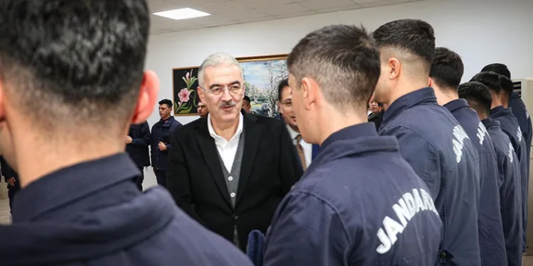 Vali Ayyıldız, İl Jandarma Komutanlığı’nda Mehmetçik’le buluştu