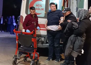 Bursa’da tartışma bir anda kavgaya dönüştü: 2 yaralı