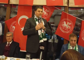 Demokrat Parti Bursa’da Gövde Gösterisi Yaptı: Gültekin Uysal’dan İktidara Sert Eleştiriler