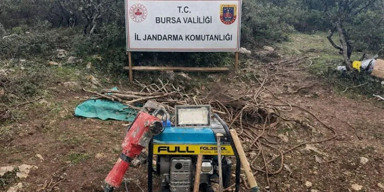Bursa’da Jandarma 35 metrelik kaçak tüneli ortaya çıkardı
