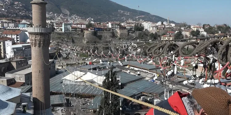 Bursa’nın mahyasında alışılagelmişin dışına çıkılıyor