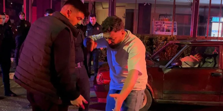 Bursa’da öfke krizi: Aracını yol ortasında parçaladı