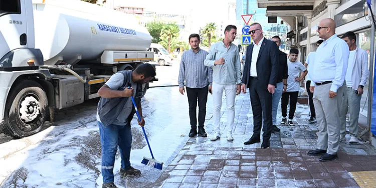 Karacabey Belediyesi’nden 2025’te yoğun temizlik mesaisi