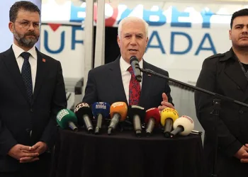 Bursa’da APP plaka izdihamı…Kuyruk sokaklara taştı
