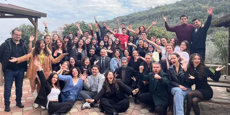 Bir anda şerit değiştirdi, motosikletler çarpıştı