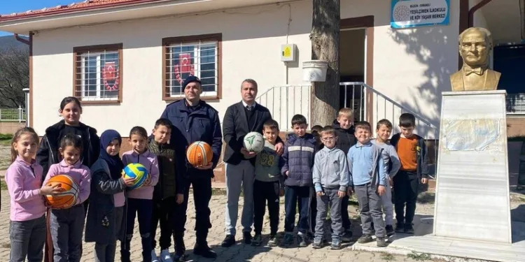 Siirt’te akaryakıt istasyonunda çıkan yangında faciadan dönüldü
