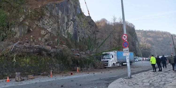 Evinin otoparkında öldürülen Kapalıçarşı esnafının davasında karar: 4 sanık hakkında müebbet, sanık eşe 17 yıl hapis
