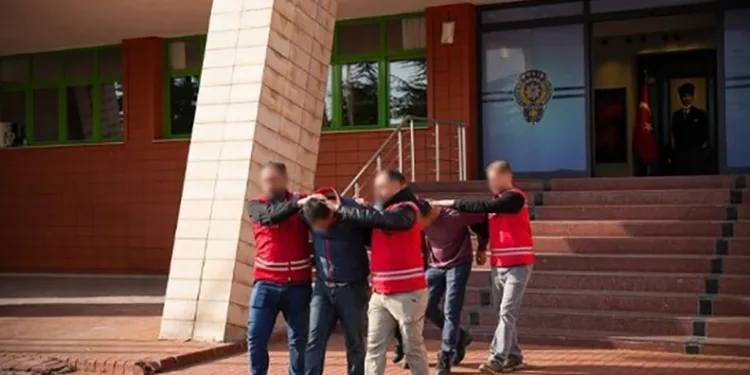 Evinin otoparkında öldürülen Kapalıçarşı esnafının davasında karar: 4 sanık hakkında müebbet, sanık eşe 17 yıl hapis