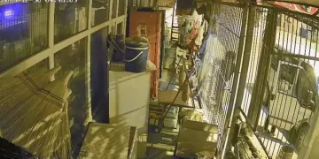 Balkondaki kombiden çıkan yangın mahalle sakinlerini korkuttu