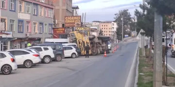 Balkondaki kombiden çıkan yangın mahalle sakinlerini korkuttu