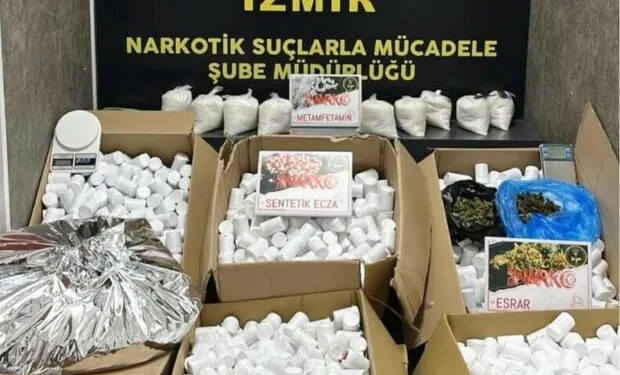Balkondaki kombiden çıkan yangın mahalle sakinlerini korkuttu