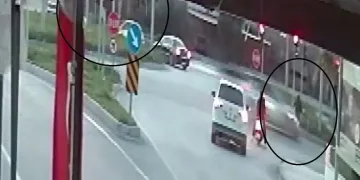 Balkondaki kombiden çıkan yangın mahalle sakinlerini korkuttu