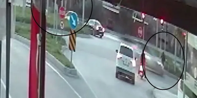 Balkondaki kombiden çıkan yangın mahalle sakinlerini korkuttu